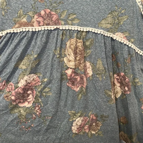 143 Story By Line Uo Women's Grey Pink Floral Tunic Top Size L - Picture 4 of 11